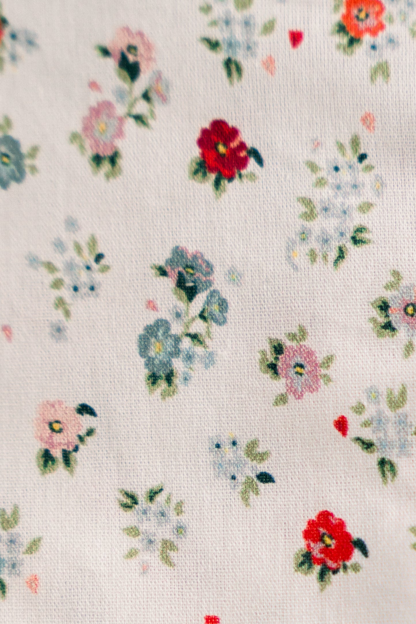 Petite Bouquet | Timeless Floral Ruffle Zipper Pouch